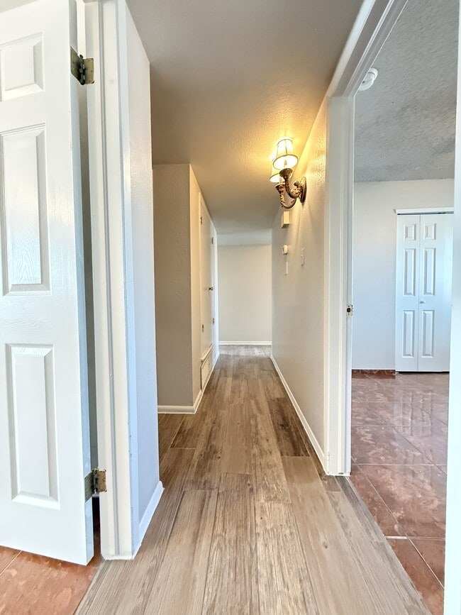 Building Photo - 9321 Sorbonne Dr