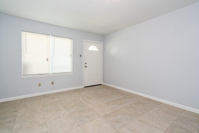 Building Photo - 3114 Wentworth St