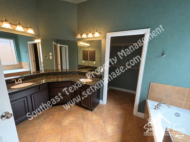 Building Photo - 7760 Summer Wind Dr
