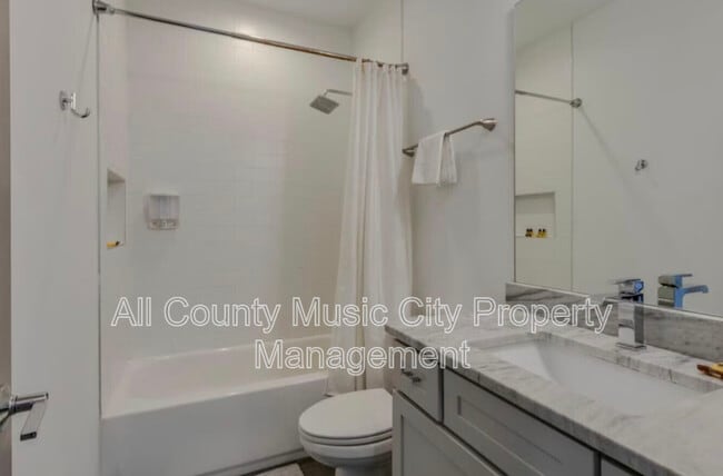 Building Photo - 3009 Delaware Ave