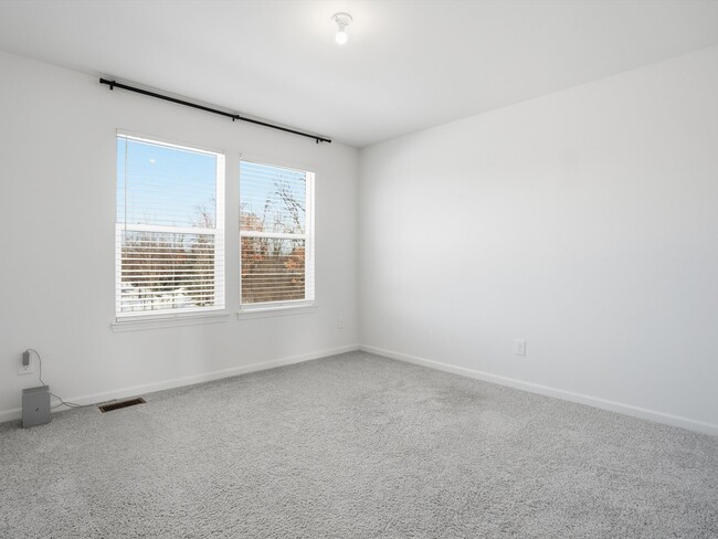 Building Photo - 6246 Hawthorne Ave