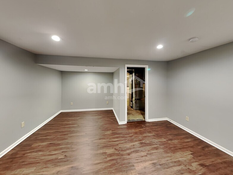 Building Photo - 5529 Hillbrook Dr