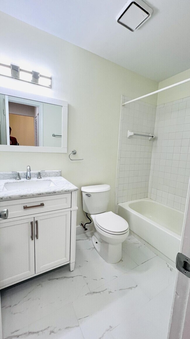Building Photo - 2950 Olivewood Terrace