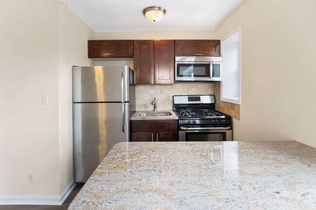 Building Photo - 210 Woodcliff Ave