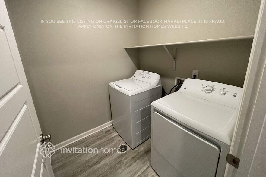 Building Photo - 1717 S Elk Way