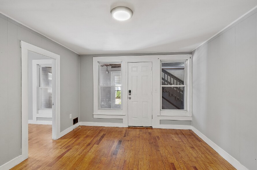 Building Photo - 535 Wilson St