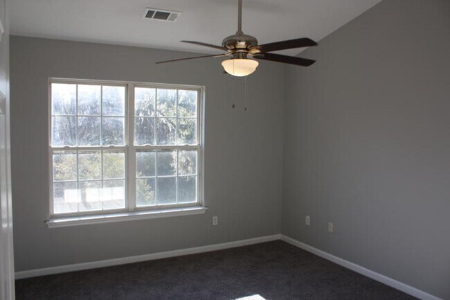 Building Photo - Waterfront Townhome