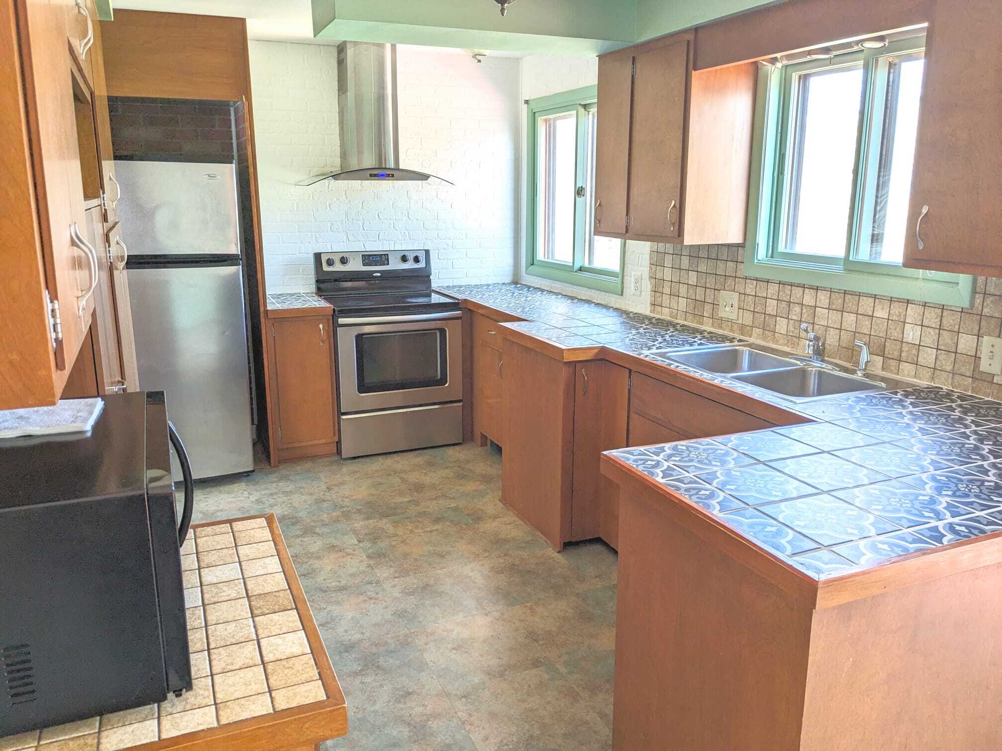 Kitchen - 2904 Dina St