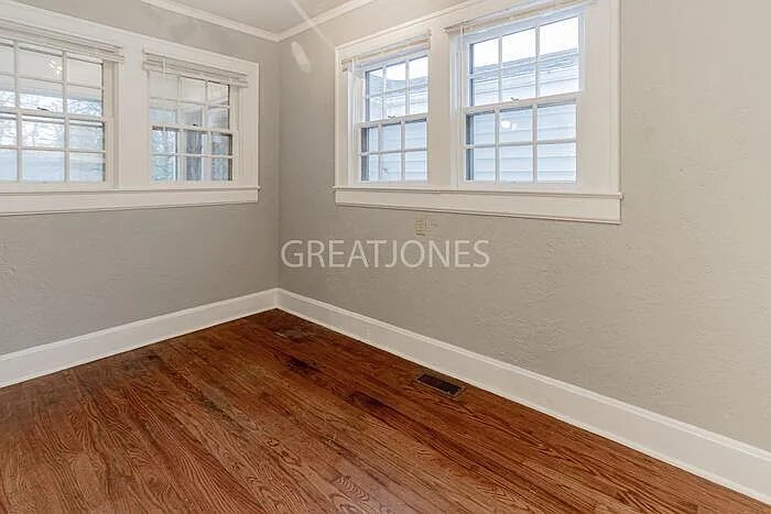 Building Photo - 408 Spring St