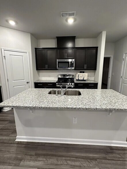 Building Photo - Room in Townhome on Kasota Ln
