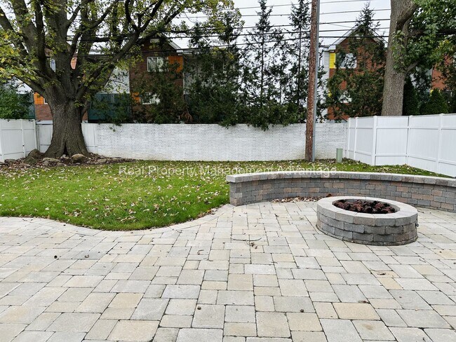 Building Photo - Stunning Contemporary New Build in Northwest Royal Oak