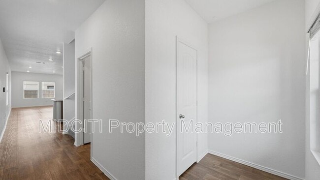 Building Photo - 255 Granary Dr