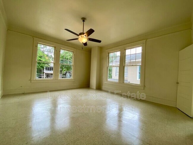 Building Photo - 451 Egan St