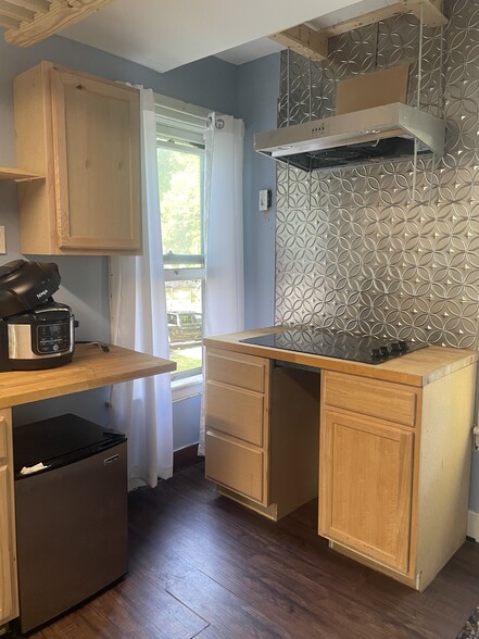 Building Photo - 301 Riverside Ave