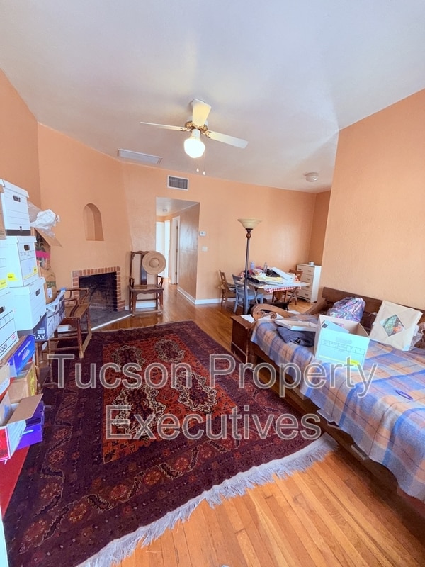 Building Photo - 1220 N Olsen Ave