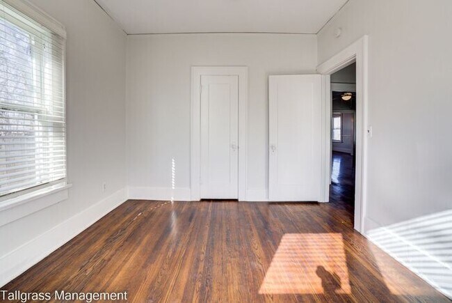 Building Photo - Charming 3/1 Near TU! Make this your new home!