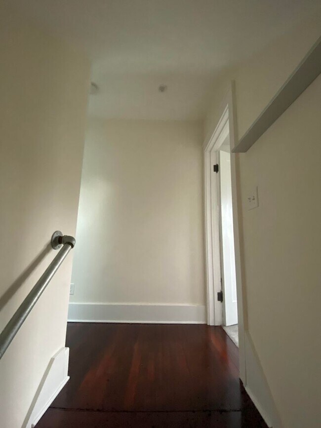 Building Photo - Charming 3-Bedroom, 1 1/2 Bath Upper Duple...