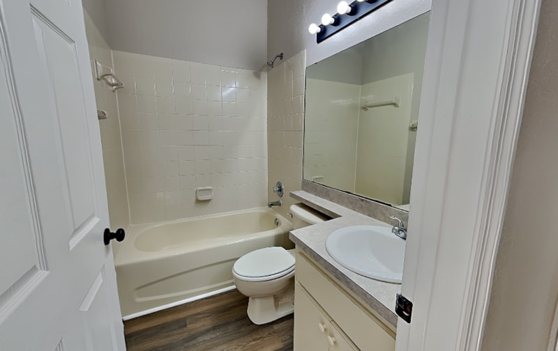 Building Photo - 165 Kings Pond Ave