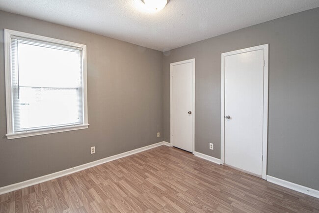 Building Photo - 807-A Golfview Place