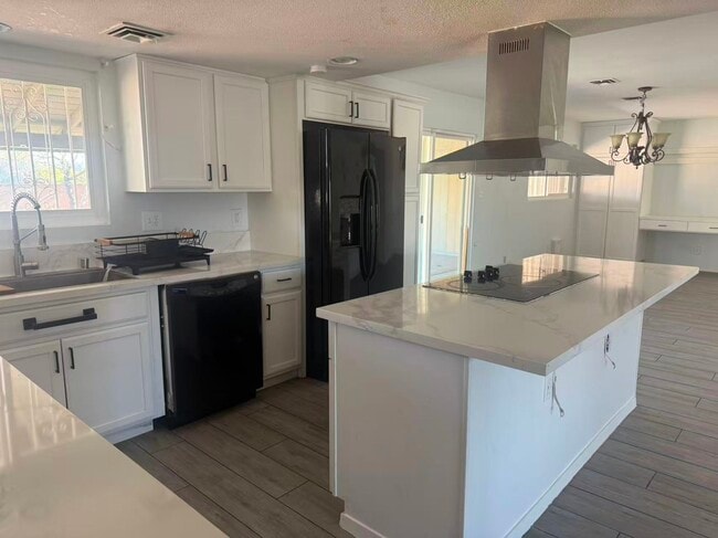 Building Photo - 1662 Shadow Mountain Pl