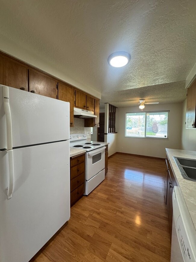 Building Photo - (KIE 1) 2-Bed, 1-Bath Duplex