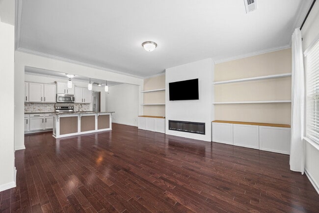 Building Photo - "Spacious 3-Bedroom Townhome with Fireplace, Pergola & Community Pool on Summerlake Drive!"