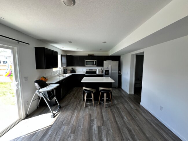 Building Photo - 4145 Bradley Dr
