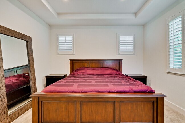 Building Photo - Modern Townhome in Prime Location — Walkab...