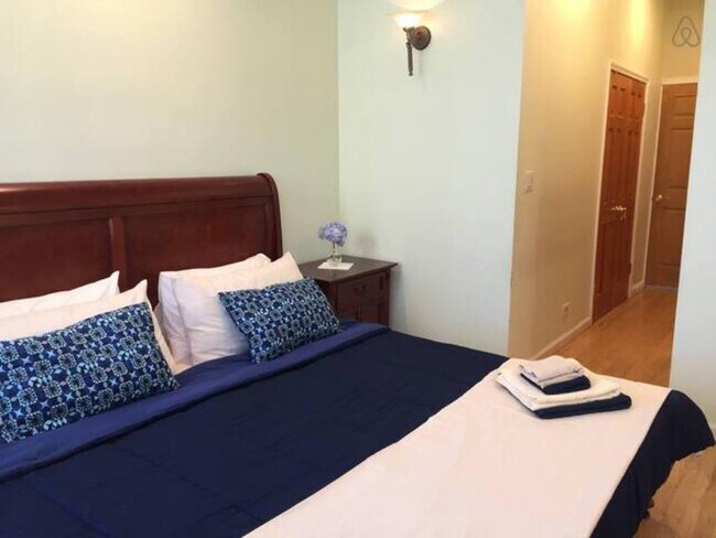 Building Photo - 4523 Harrison Pl