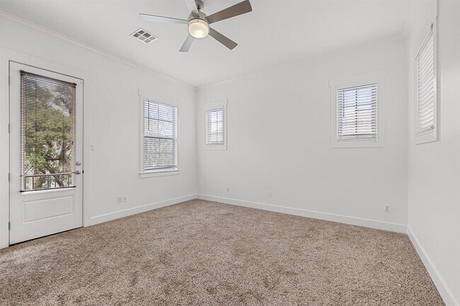 Building Photo - 1607 Chelsea Ln