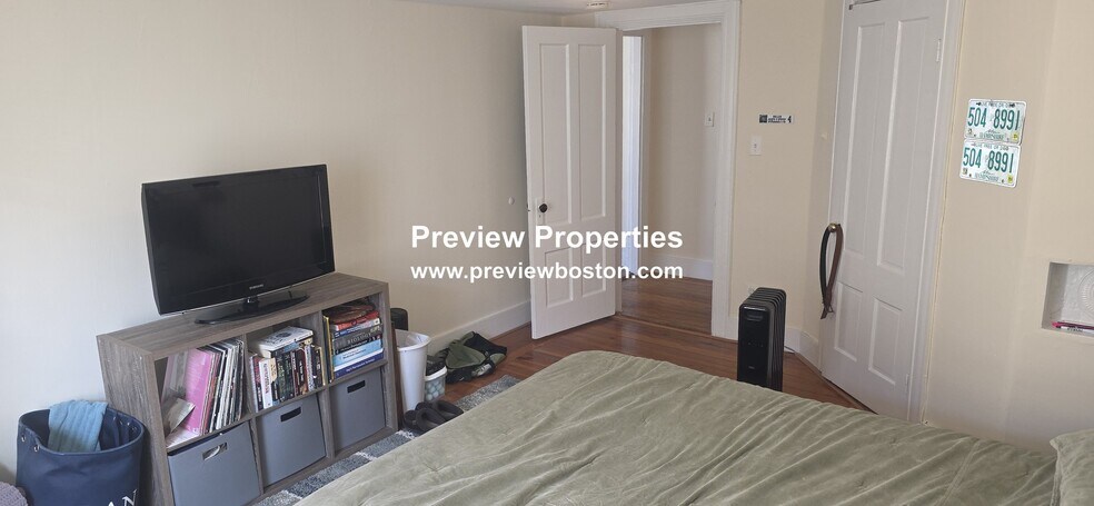 Building Photo - 25 Brackett St