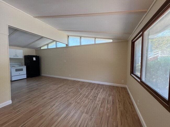 Building Photo - 1557 Coombs Dr