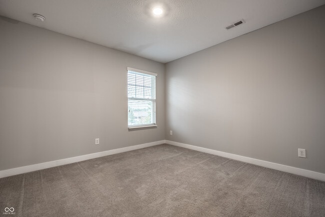 Building Photo - 305 Fairfax Way