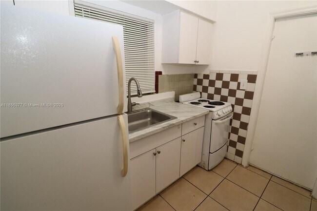 Building Photo - 777 NE 85th St