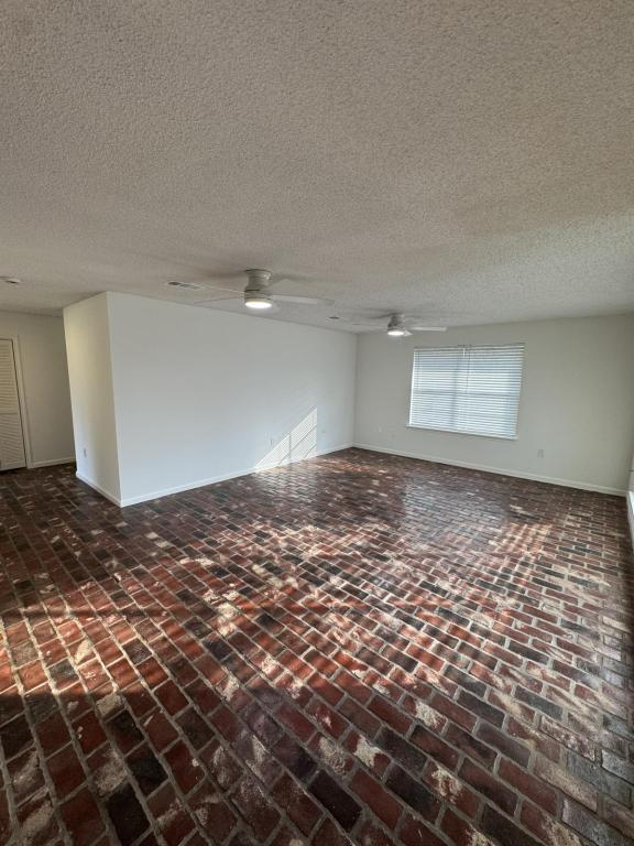 Building Photo - 1413 Briarhurst Dr