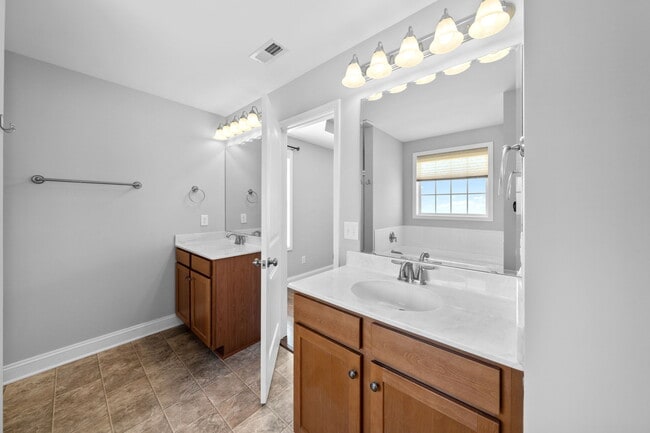 Building Photo - 1008 Whispering Doe Dr