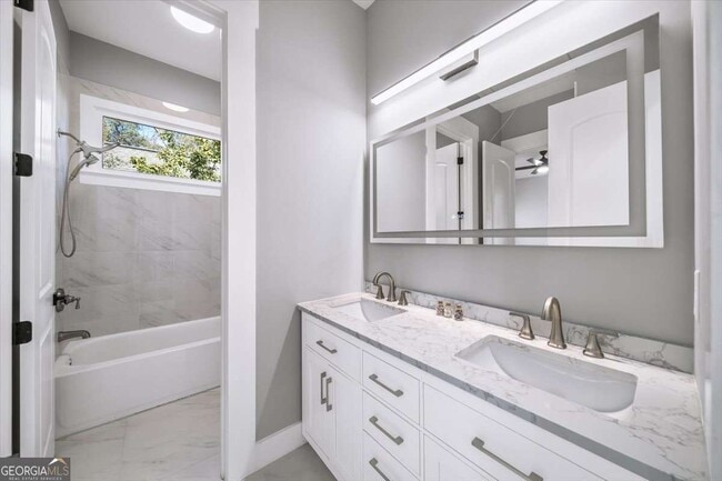 Building Photo - 3040 Wallace Cir SE