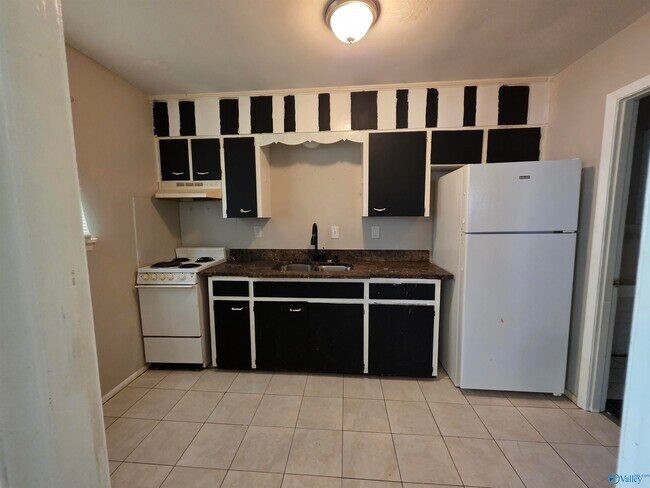 Building Photo - 905 Stevens Ct NE