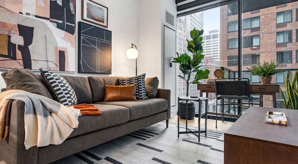 Building Photo - 515 N St Clair St