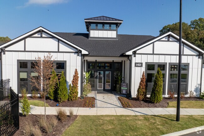 Building Photo - Novo Hickory Highlands