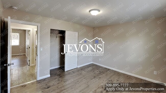 Building Photo - 1912 W Mead Ave