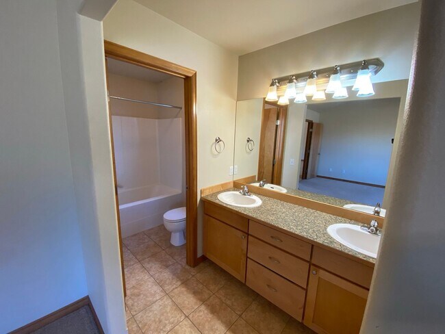 Building Photo - Nice 3 Bed, 2 Bath Home!