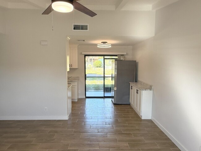 Building Photo - 440 Glenwood Dr