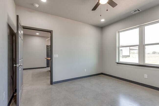 Building Photo - 12571 Highway 77 - 103