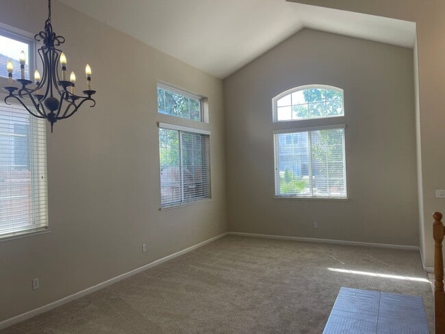 Building Photo - 2733 Sunflower Cir