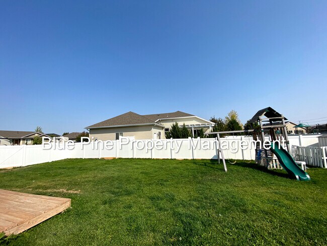 Building Photo - 4001 Summer Sun Dr