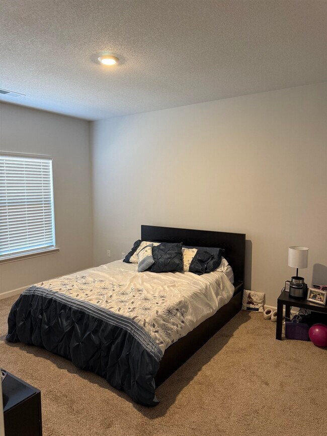 Building Photo - 7968 Hickory Meadow Rd