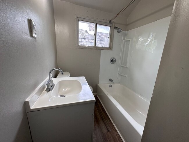 Building Photo - 263 Glenwood Dr