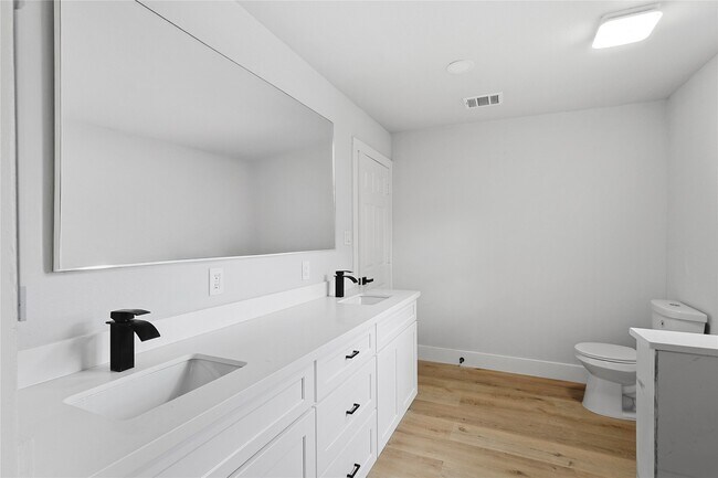 Building Photo - 6714 E Bayou Dr