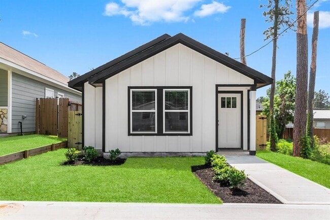 Primary Photo - 16955 Balmoral St